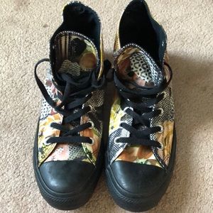 Unique high-top converse, never worn, size 8